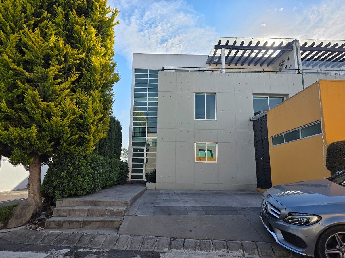 3 de 35: Fachada principal