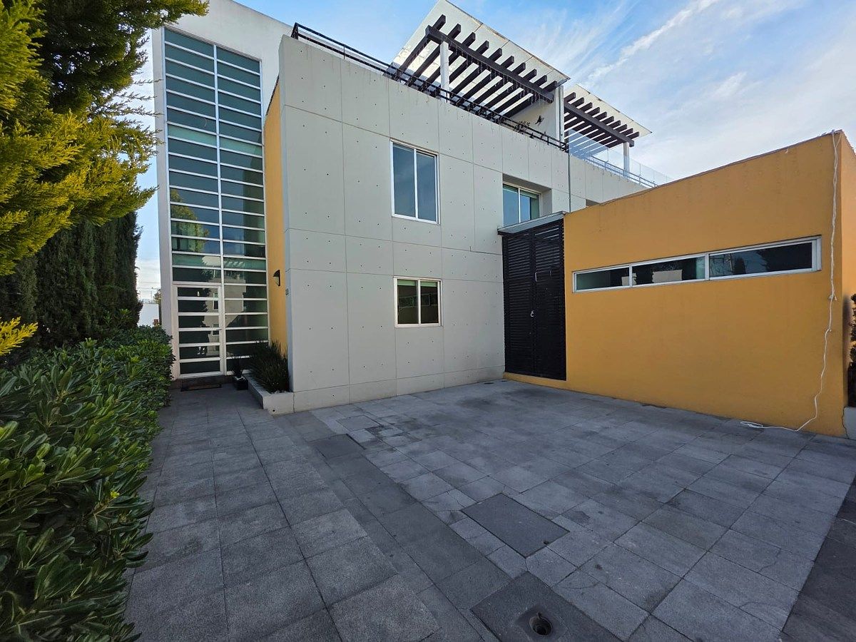 1 de 35: Fachada principal