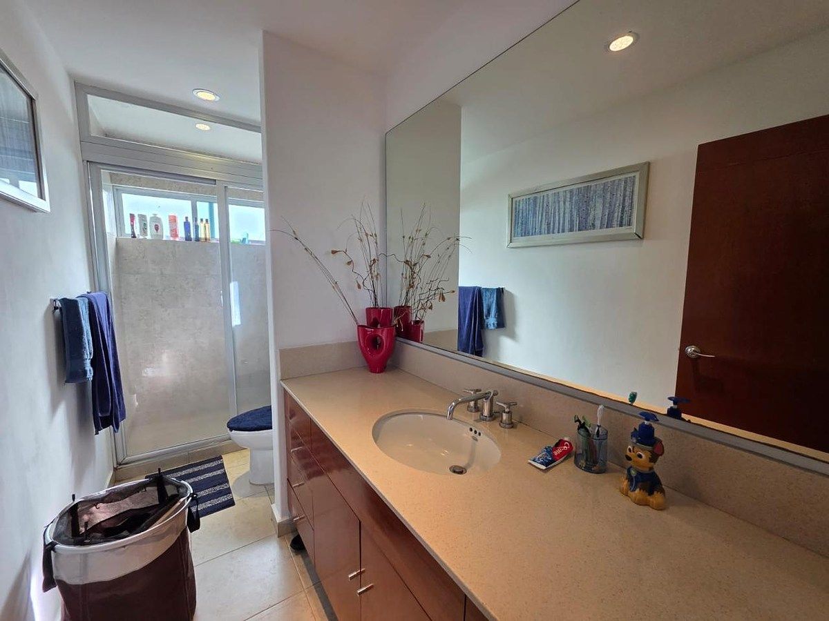 16 de 35: Baño recámara secundaria 1