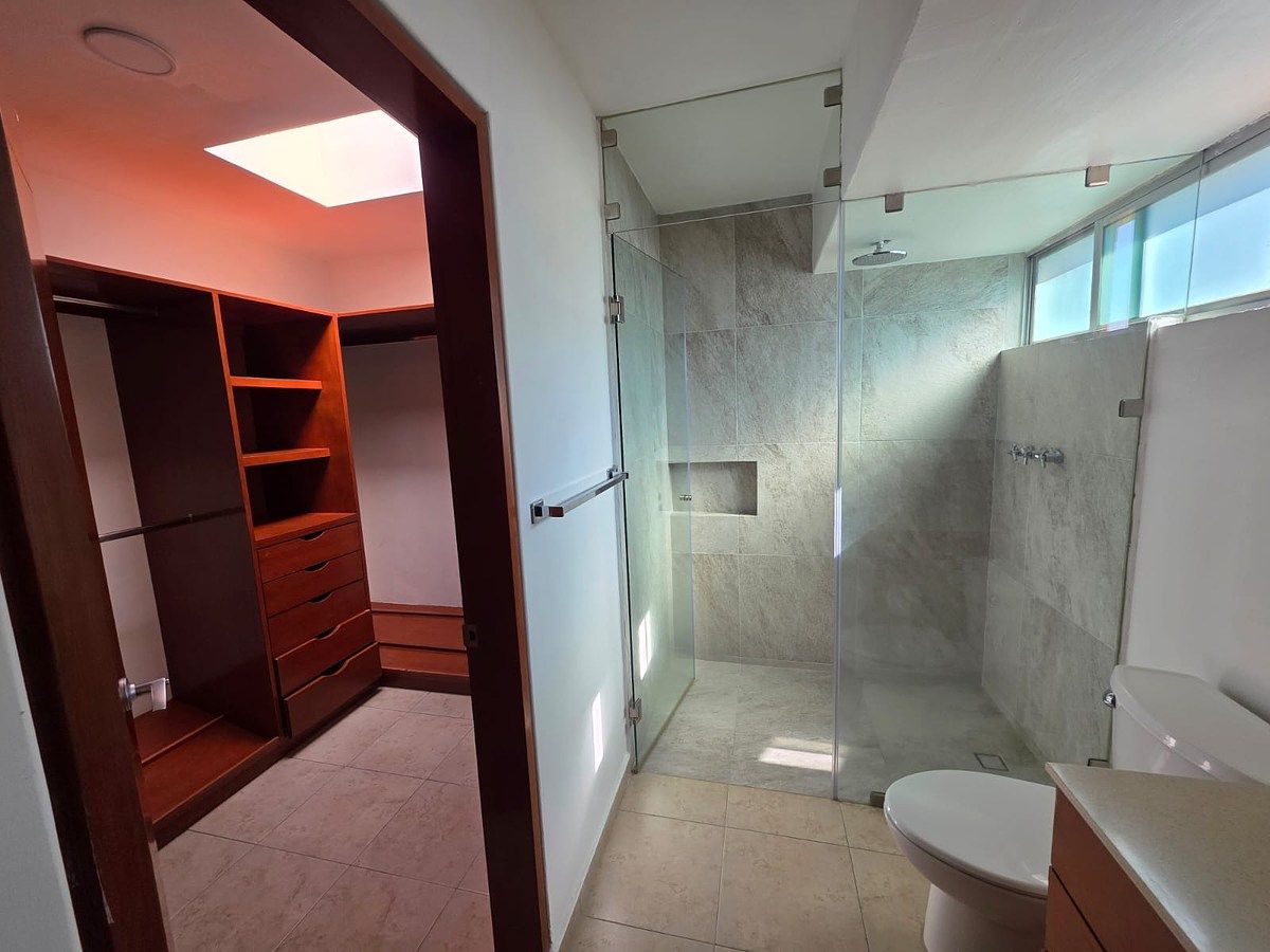 22 de 35: Baño recámara principal