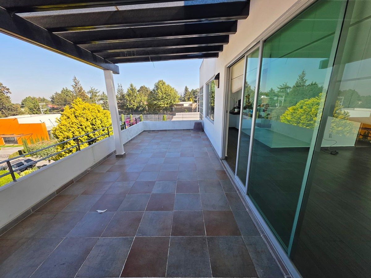 24 de 35: Terraza recámara principal