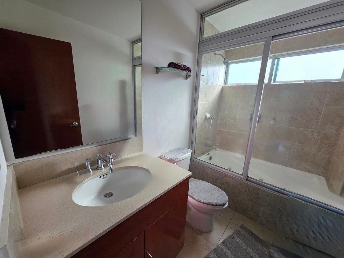 17 de 35: Baño recámara secundaria 2