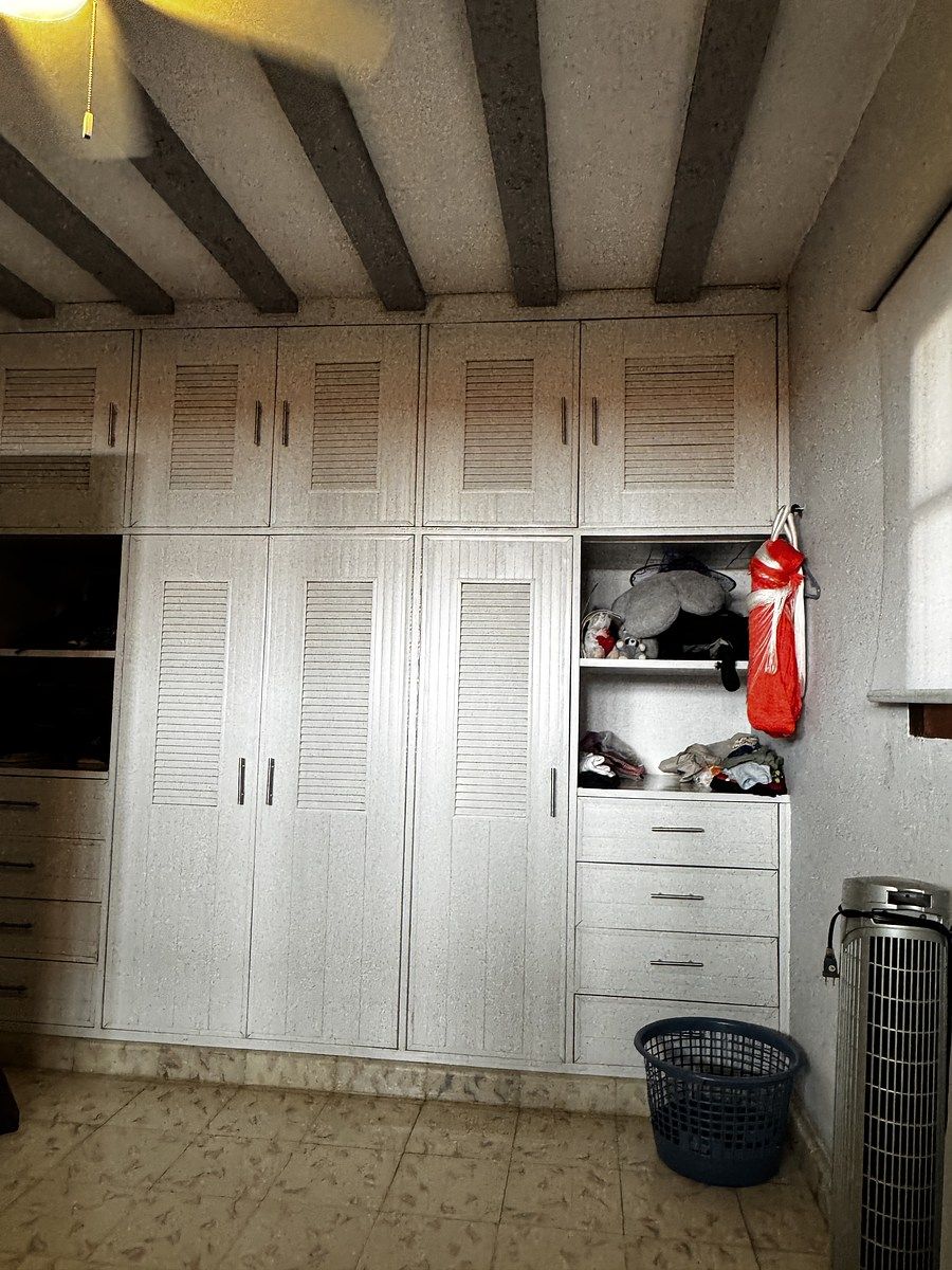 18 de 25: closet del cuarto de servicio