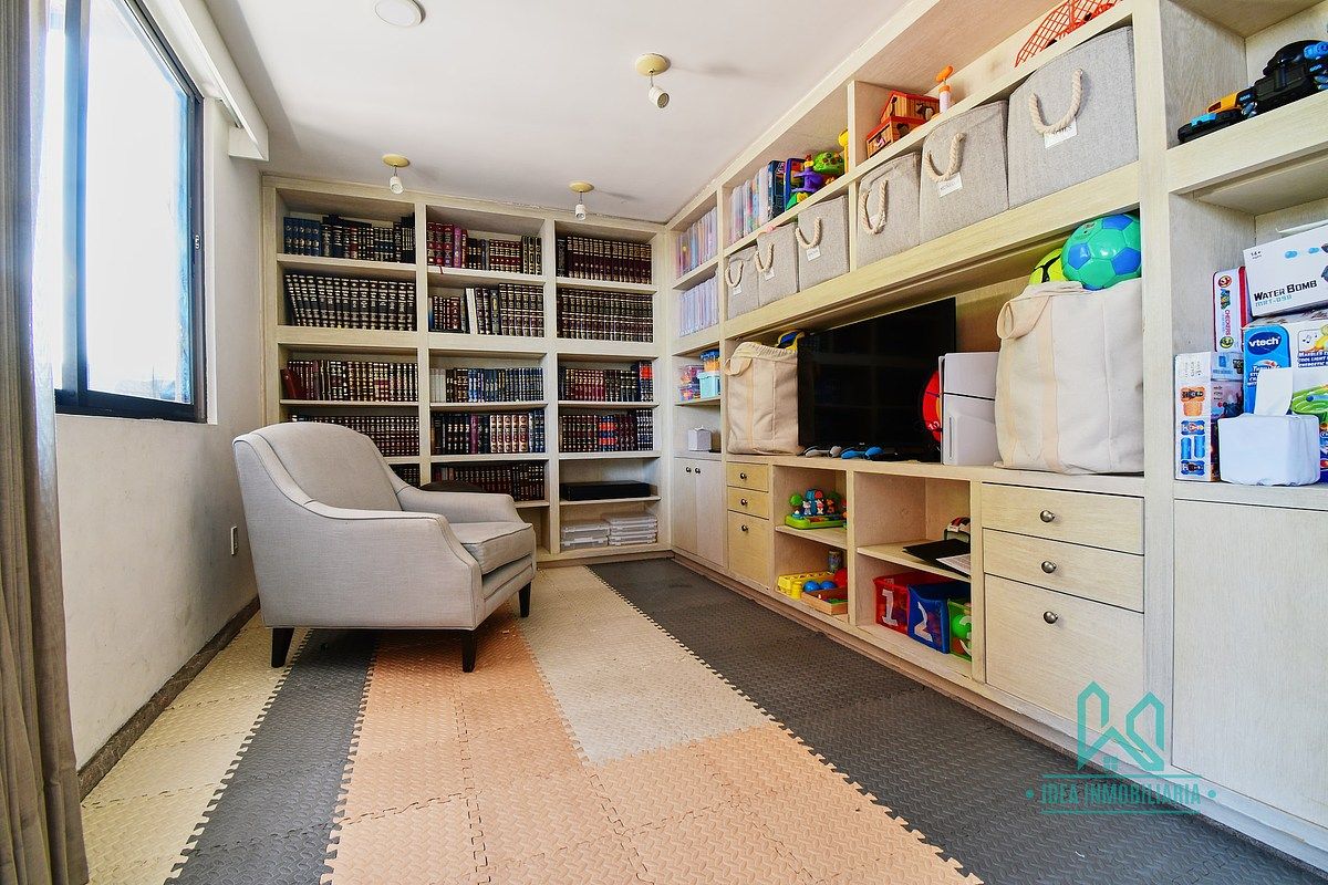 23 de 29: Oficina / Family / salón de juegos