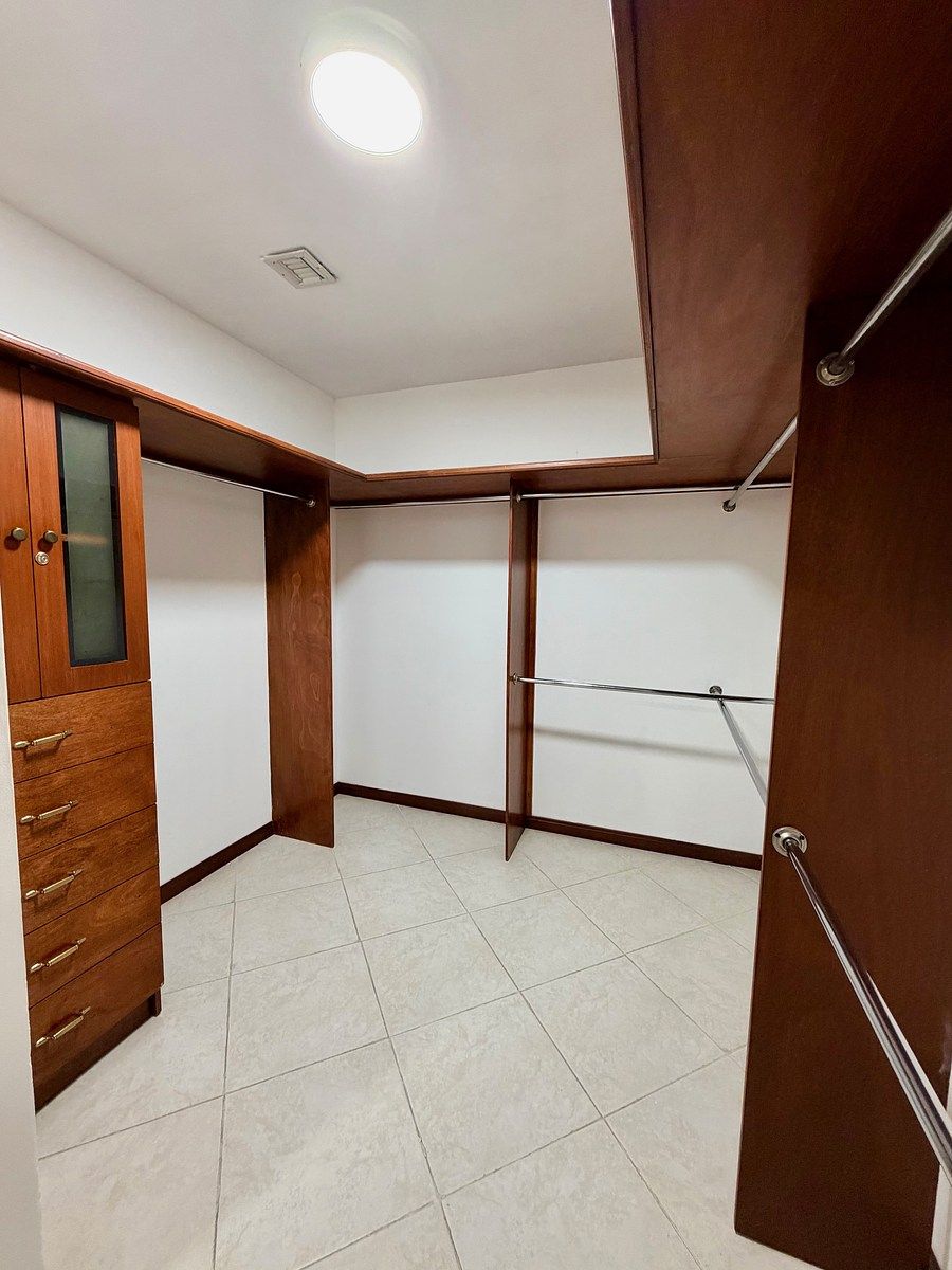 11 de 18: vestidor rec 2