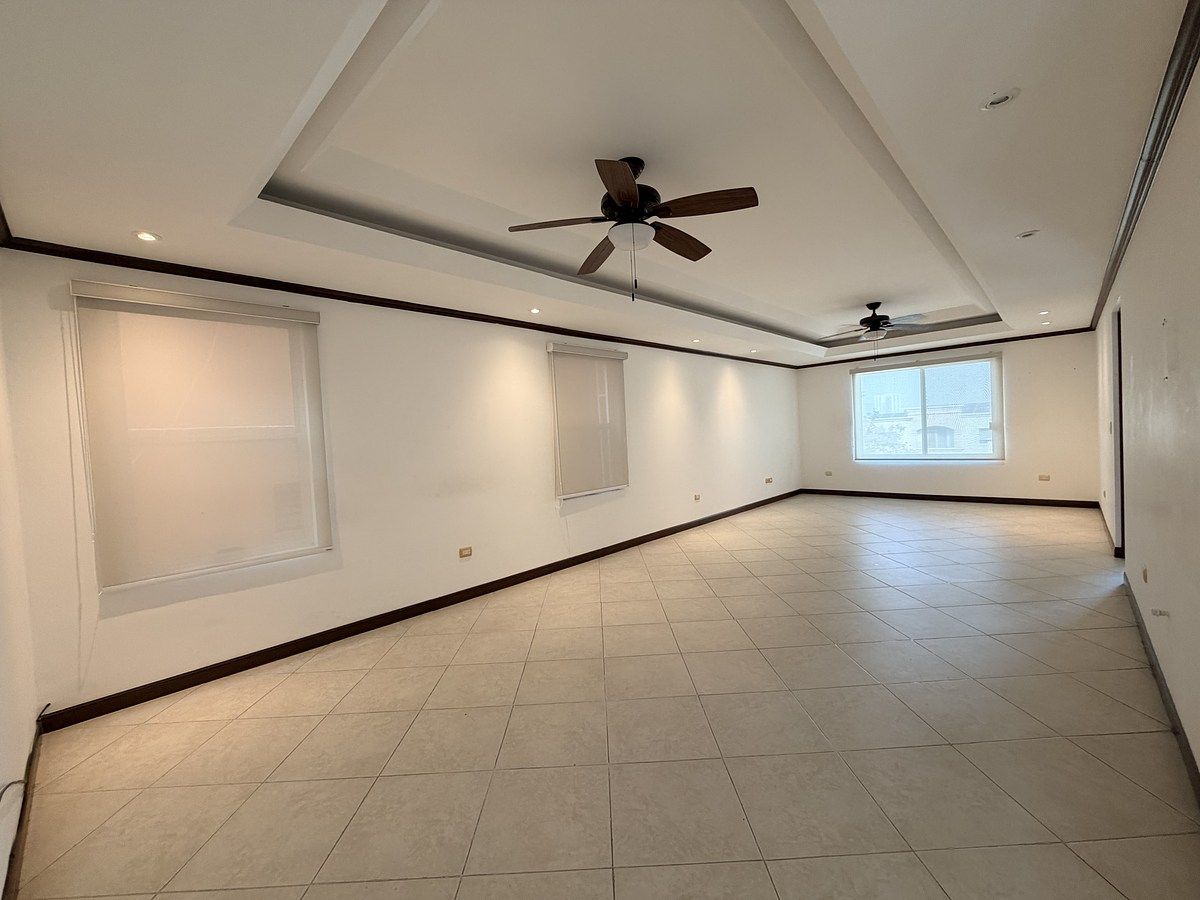 3 de 18: Sala y comedor