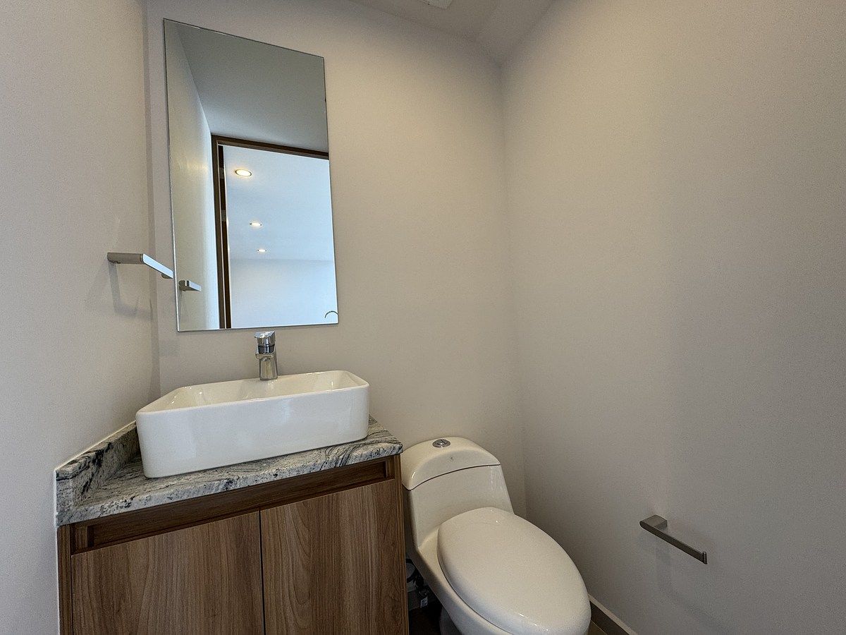 7 de 15: Medio baño PB