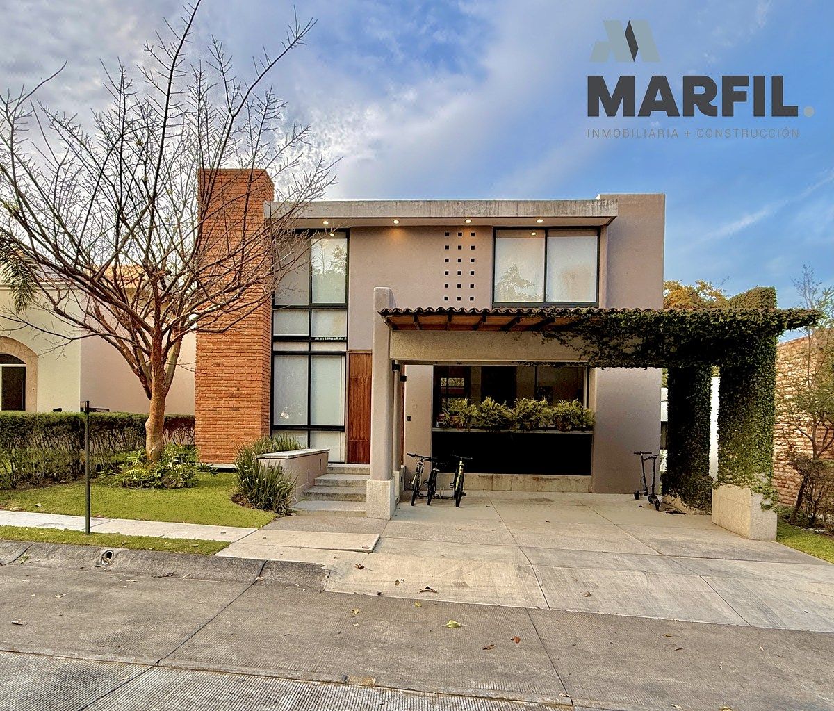 Hermosa Casa en Venta en Coto Privado Altozano Colima de 4 Recámaras Oportunidad