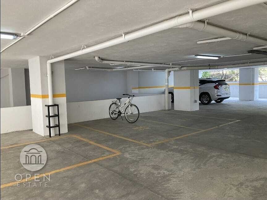 17 of 20: Garage techado