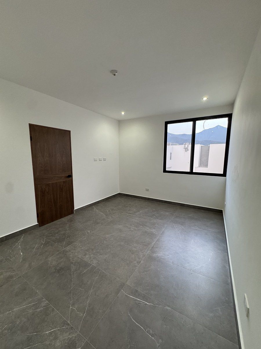 10 of 18: Recamara secundaria