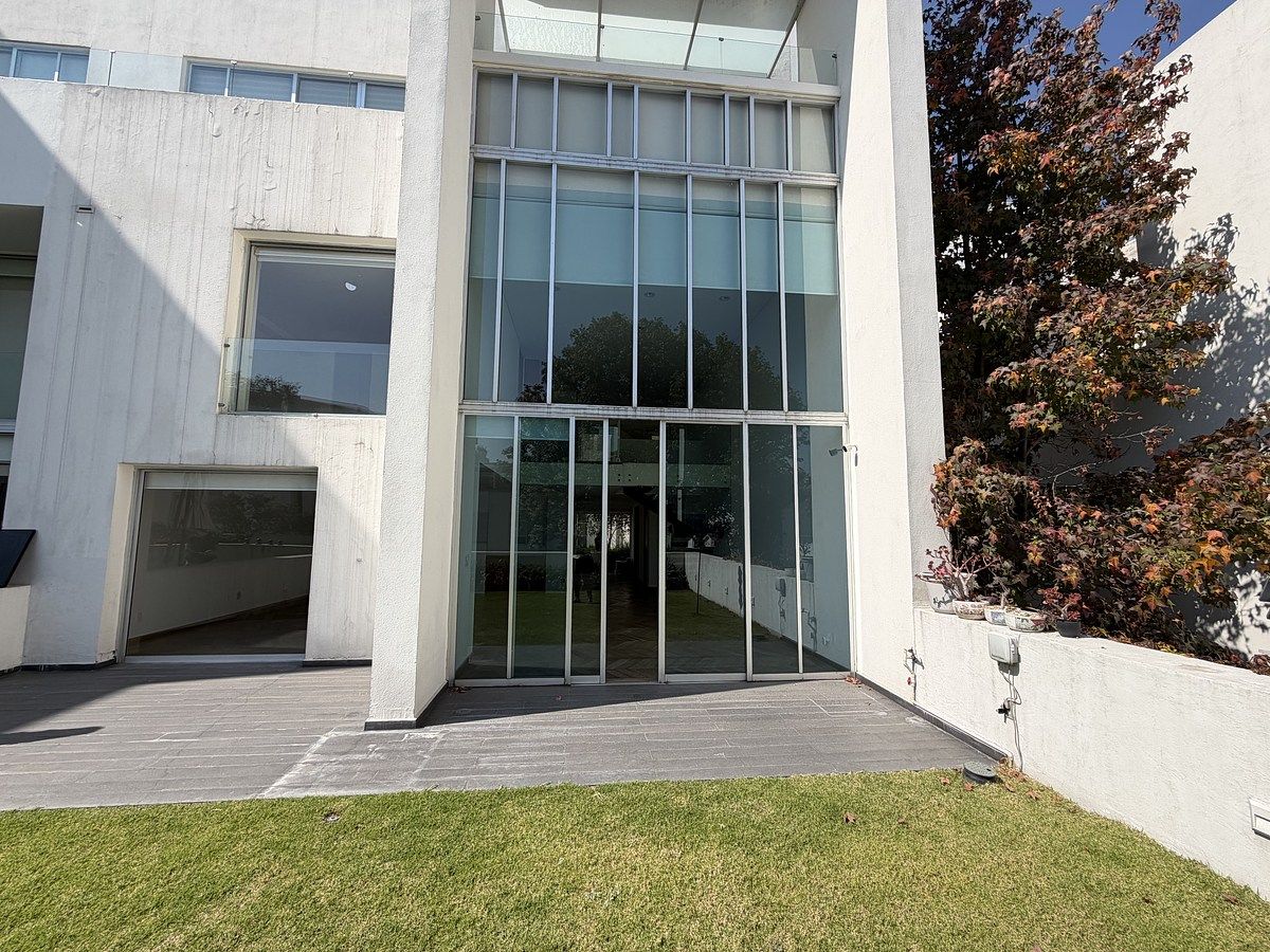 4 de 28: Fachada del Depto