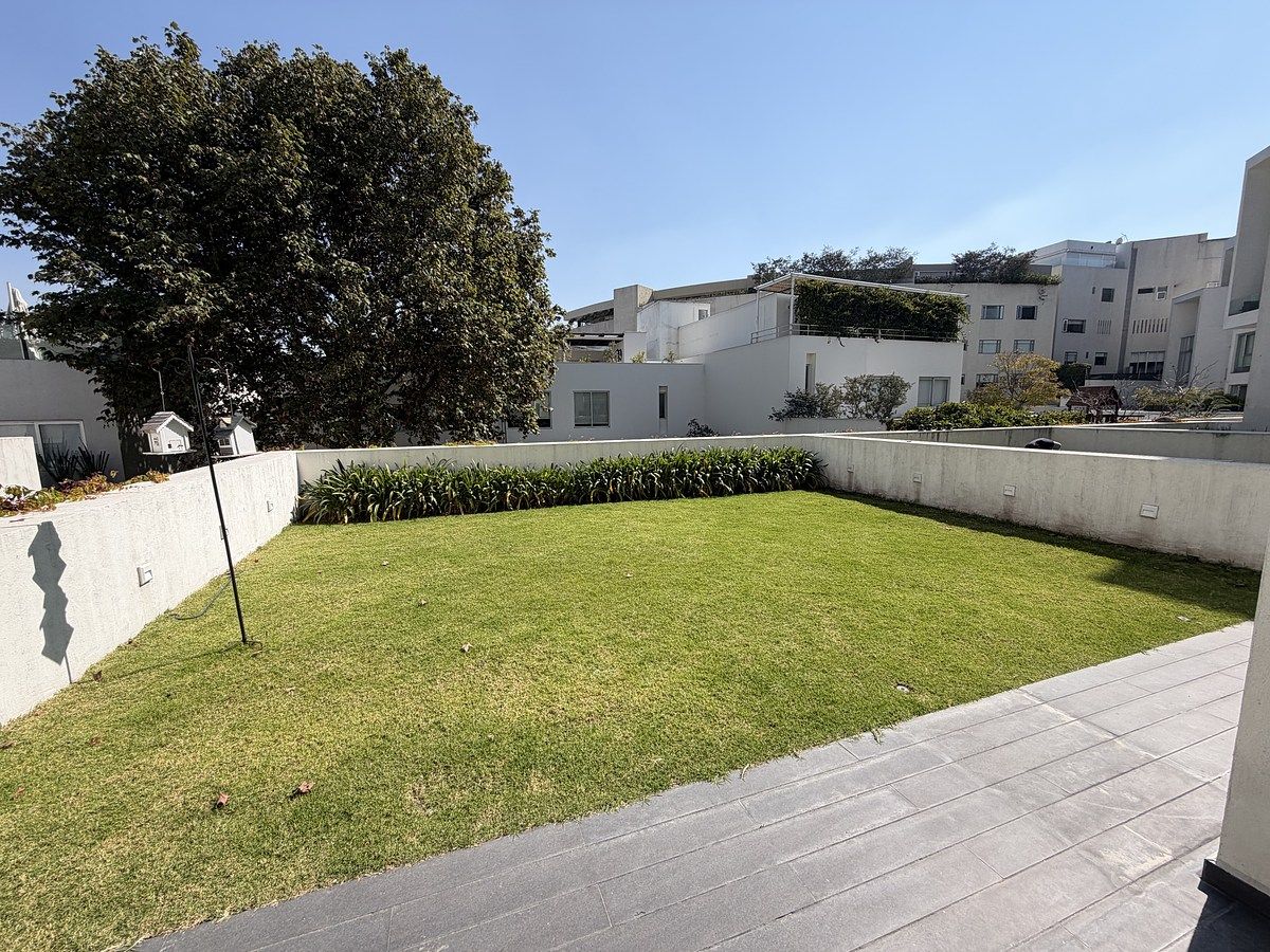 9 de 28: Jardín de 63 mts privado