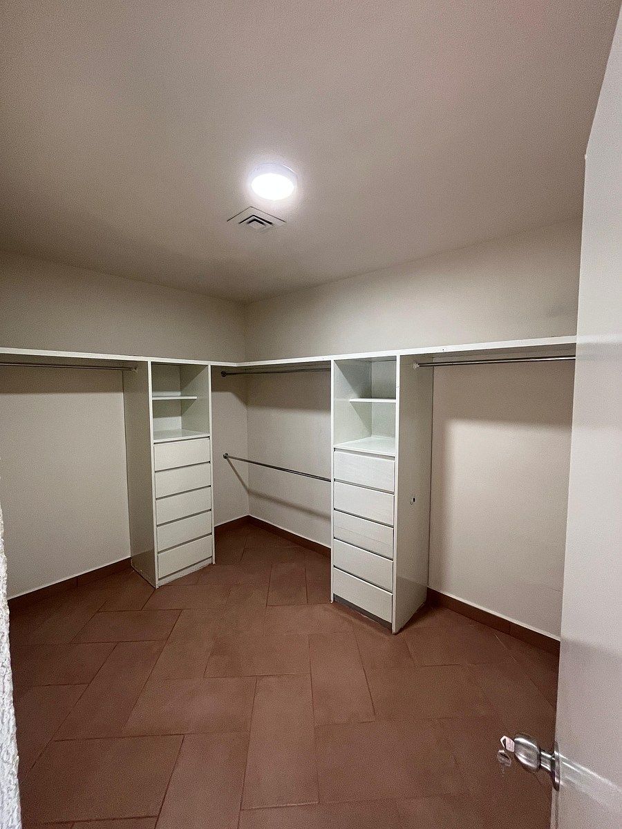 9 de 14: Closet Principal