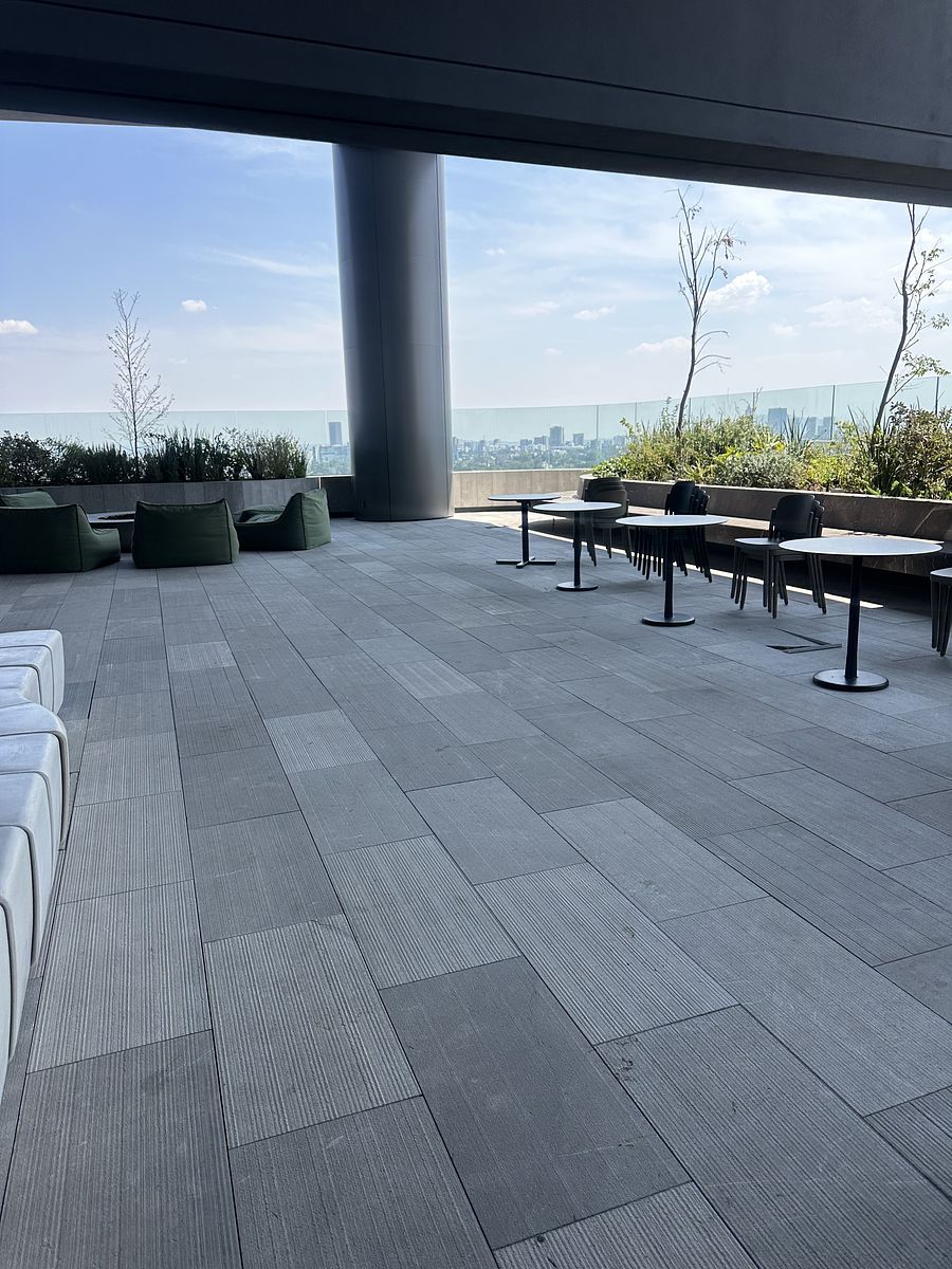 4 of 16: area de reunion piso Sky