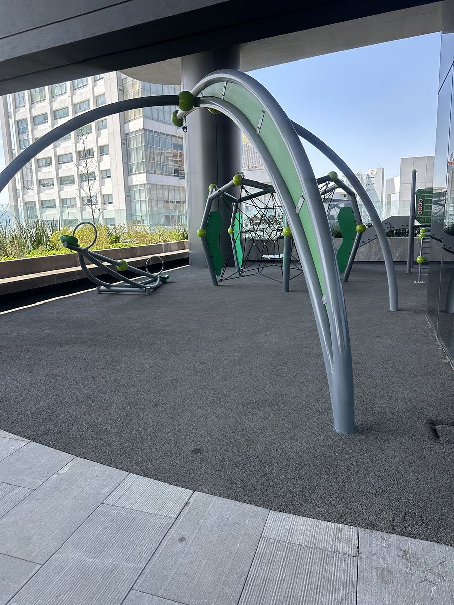 6 of 16: area de juegos