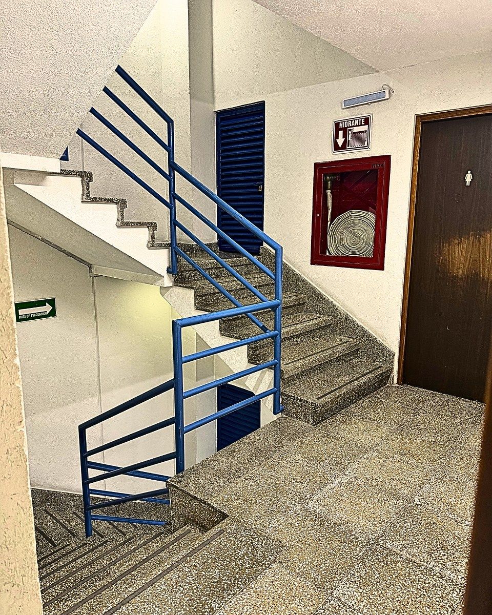 19 de 20: Escaleras de emergencia