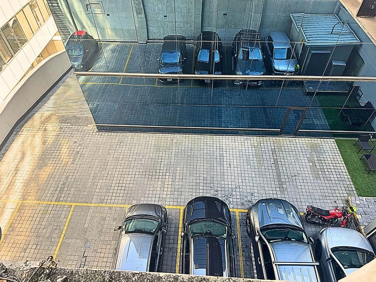 20 de 20: Estacionamiento trasero