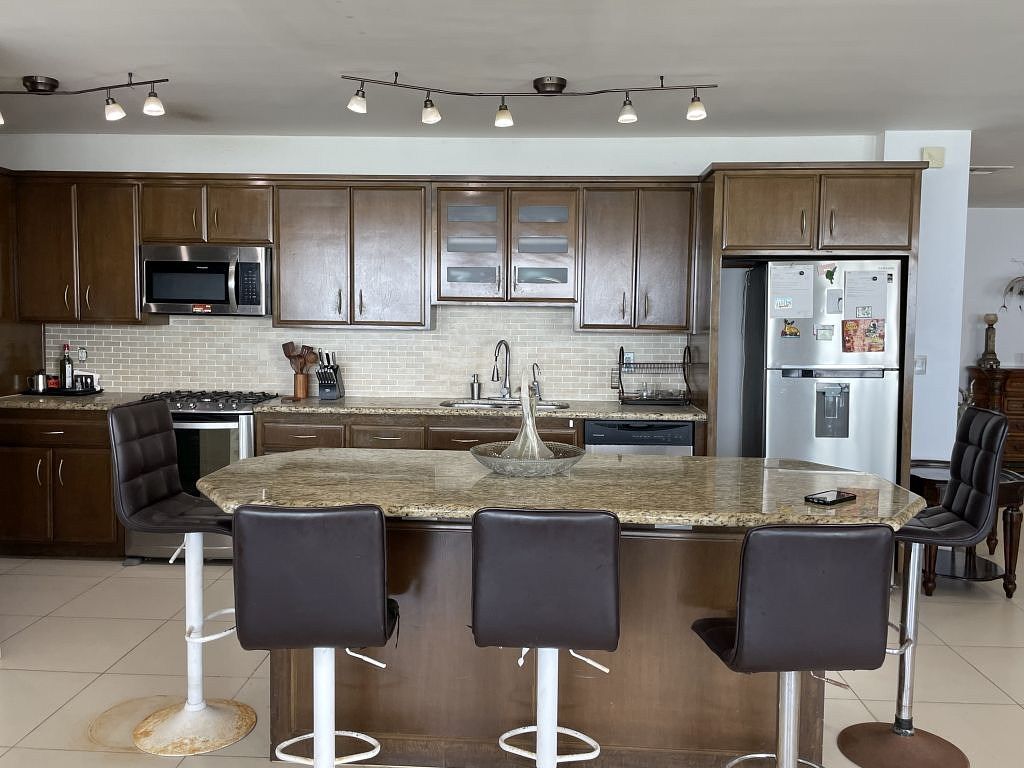 7 de 14: Cocina y barra