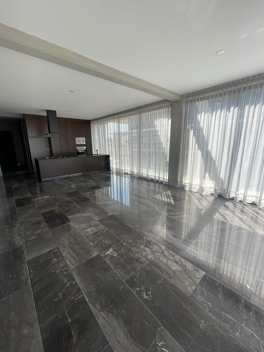 4 of 9: Amplia cocina con excelentes acabados