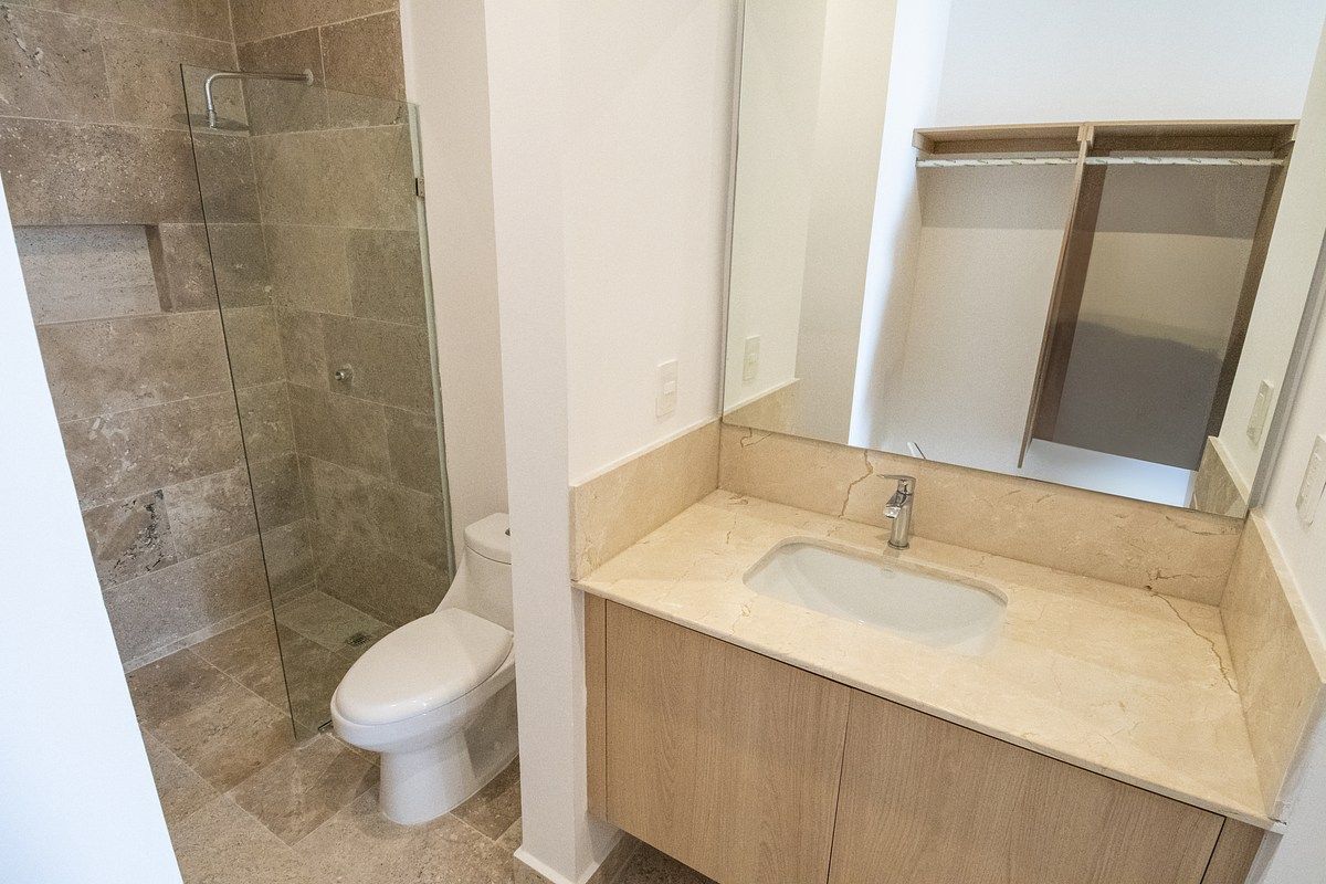 6 de 11: Baño Segunda Recámara