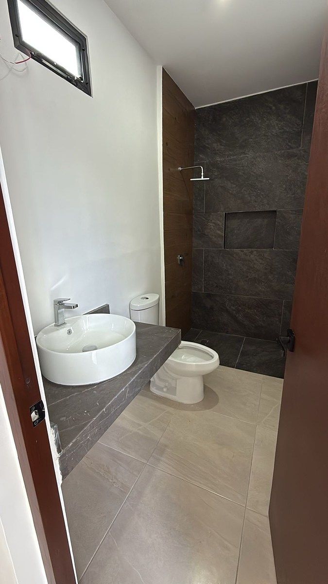 6 of 10: Baño Recámara Planta Baja