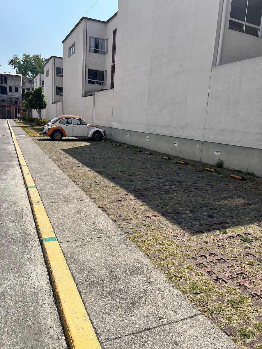 33 de 36: ESTACIONAMIENTOS DE VISITAS