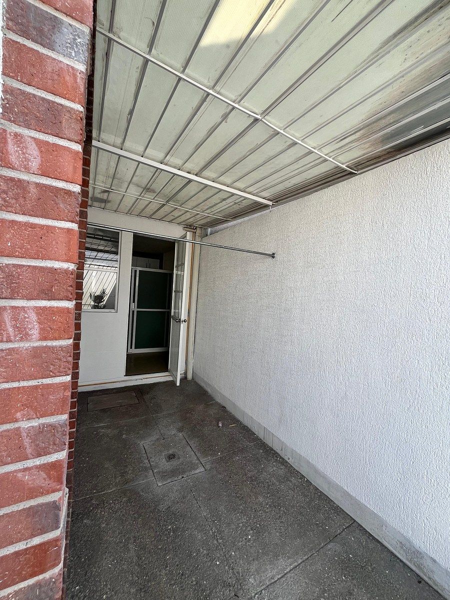 24 de 36: ENTRADA TRASERA