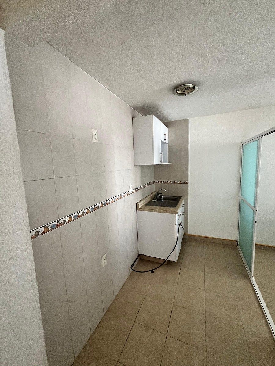 16 de 36: COCINA CON GABINETE