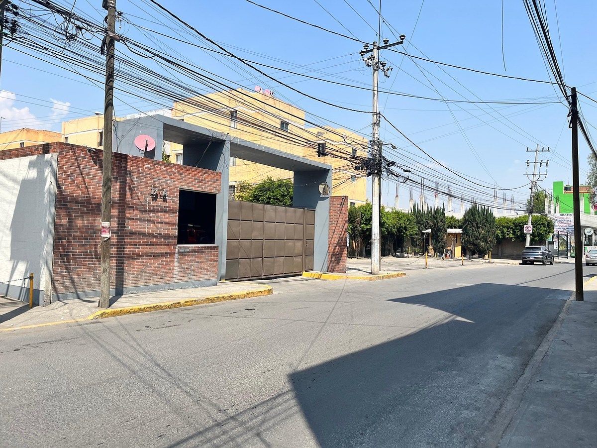 36 de 36: ENTRADA DEL CONDOMINIO