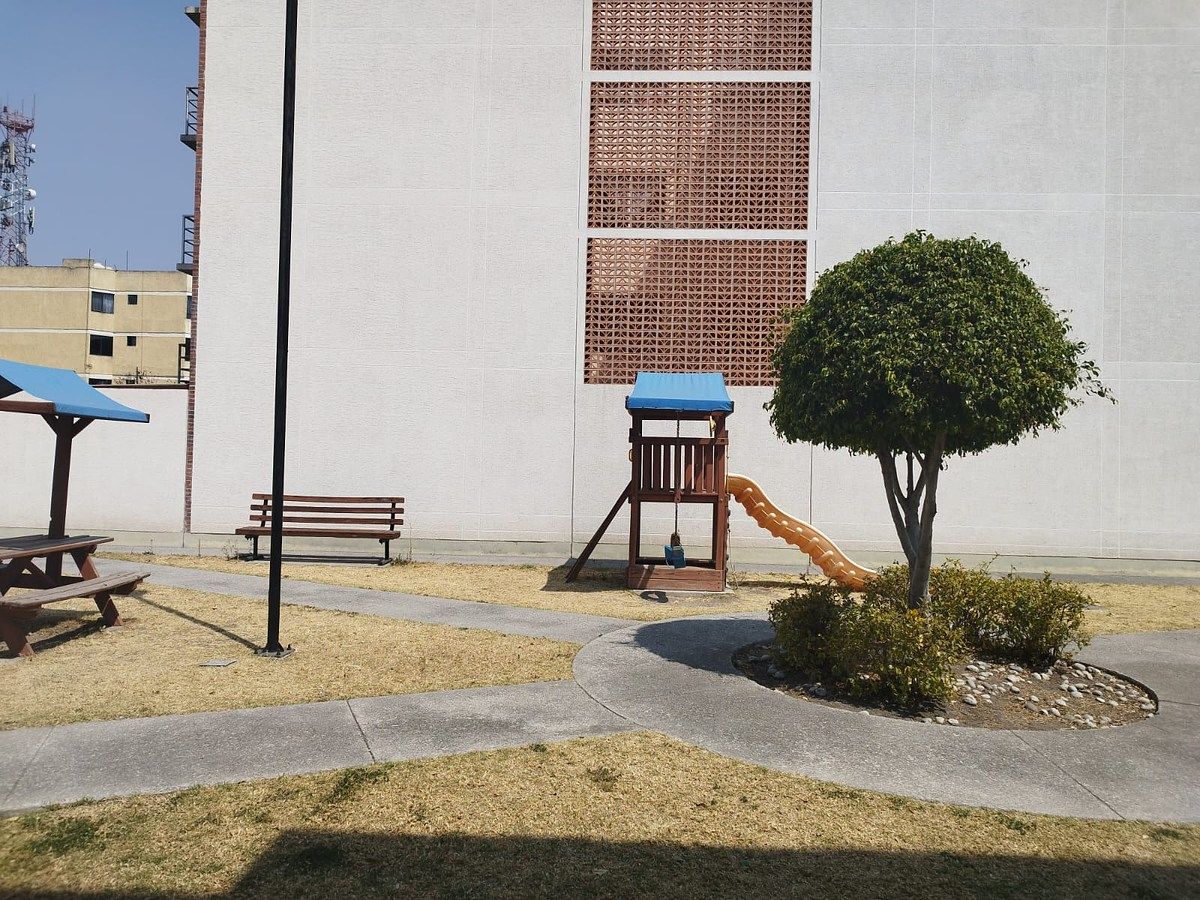 30 de 36: AREA DE JUEGOS INFANTILES