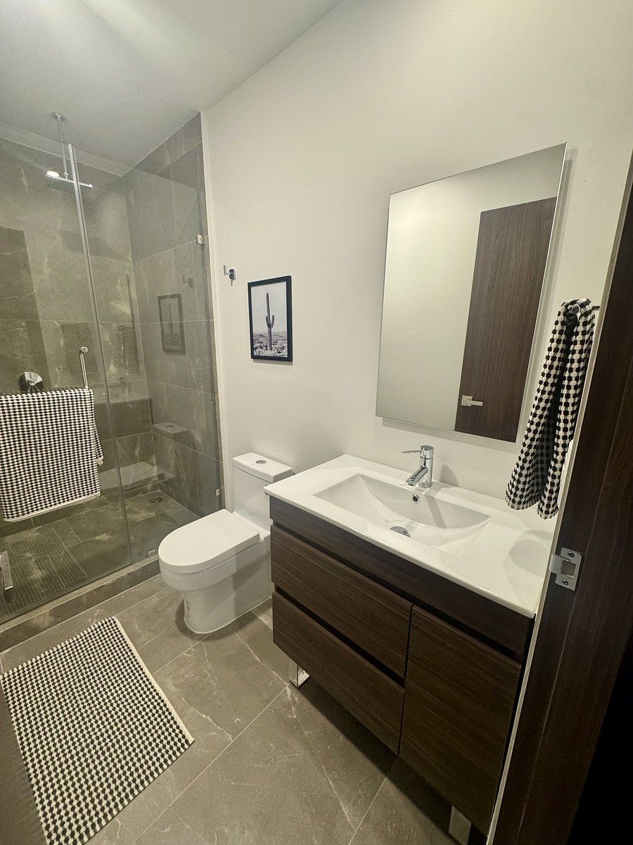 12 de 14: Baño de recámara principal