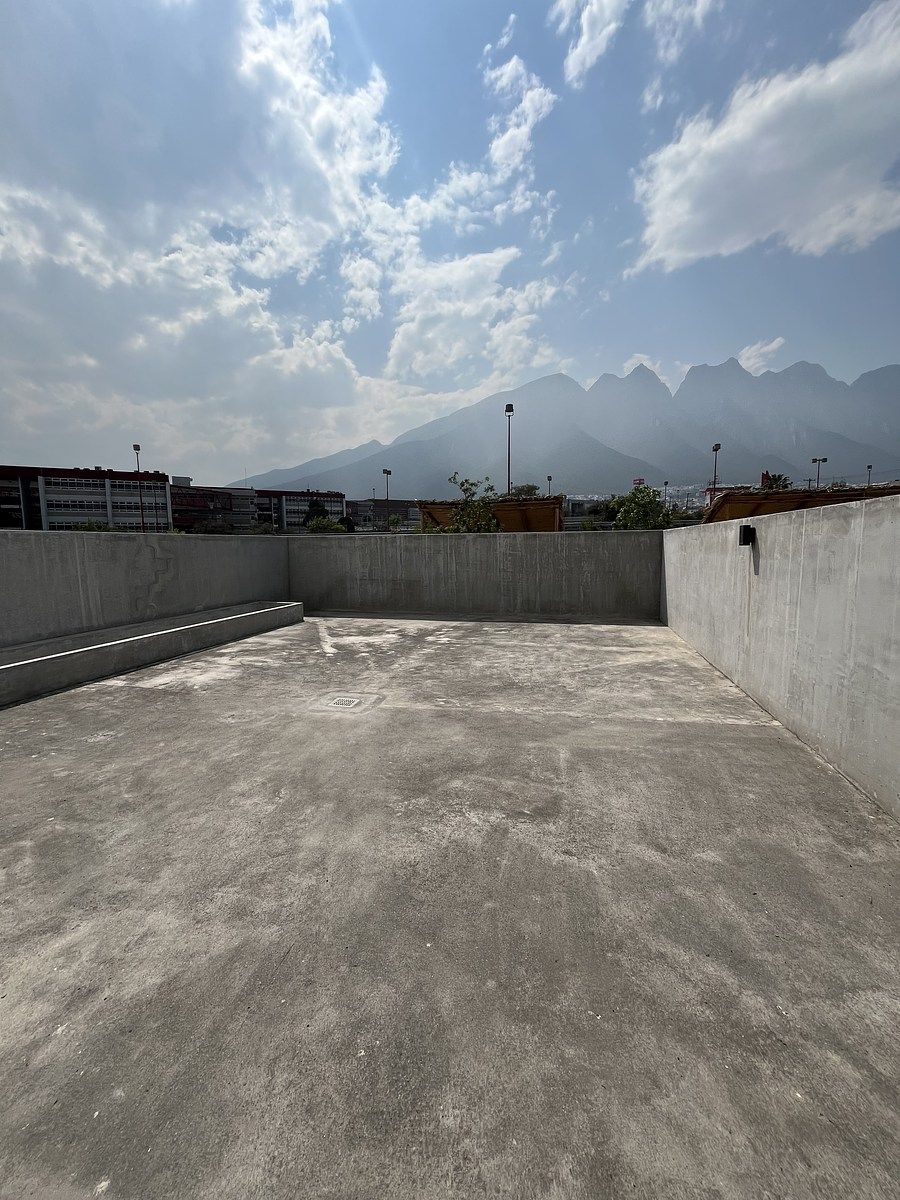 10 of 11: Patio interior de 80m2