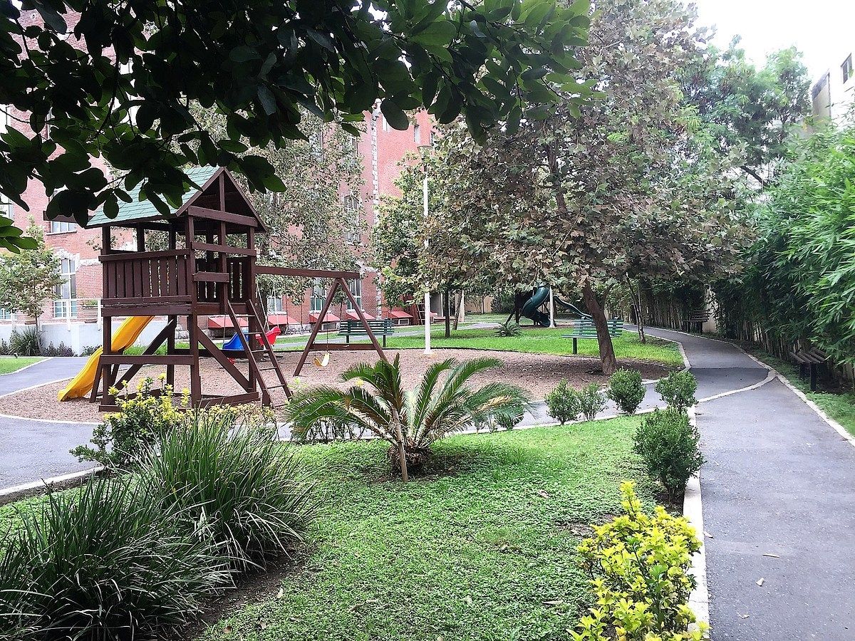 19 de 21: Parque con Juegos Infantiles
