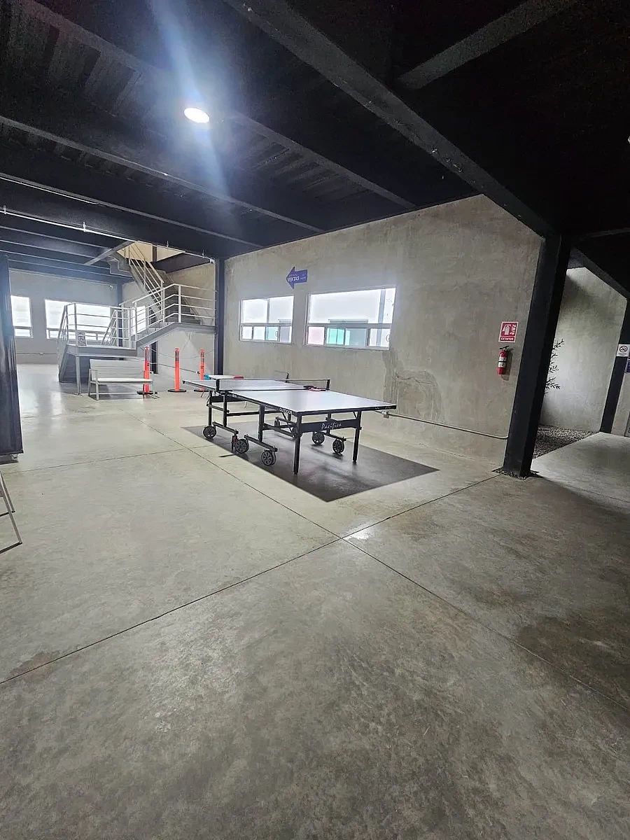 42 de 43: Entrada a Gimnasio/Casa Club