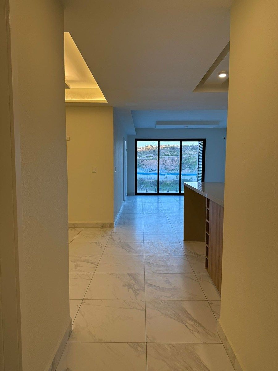 2 de 11: PASILLO ENTRADA