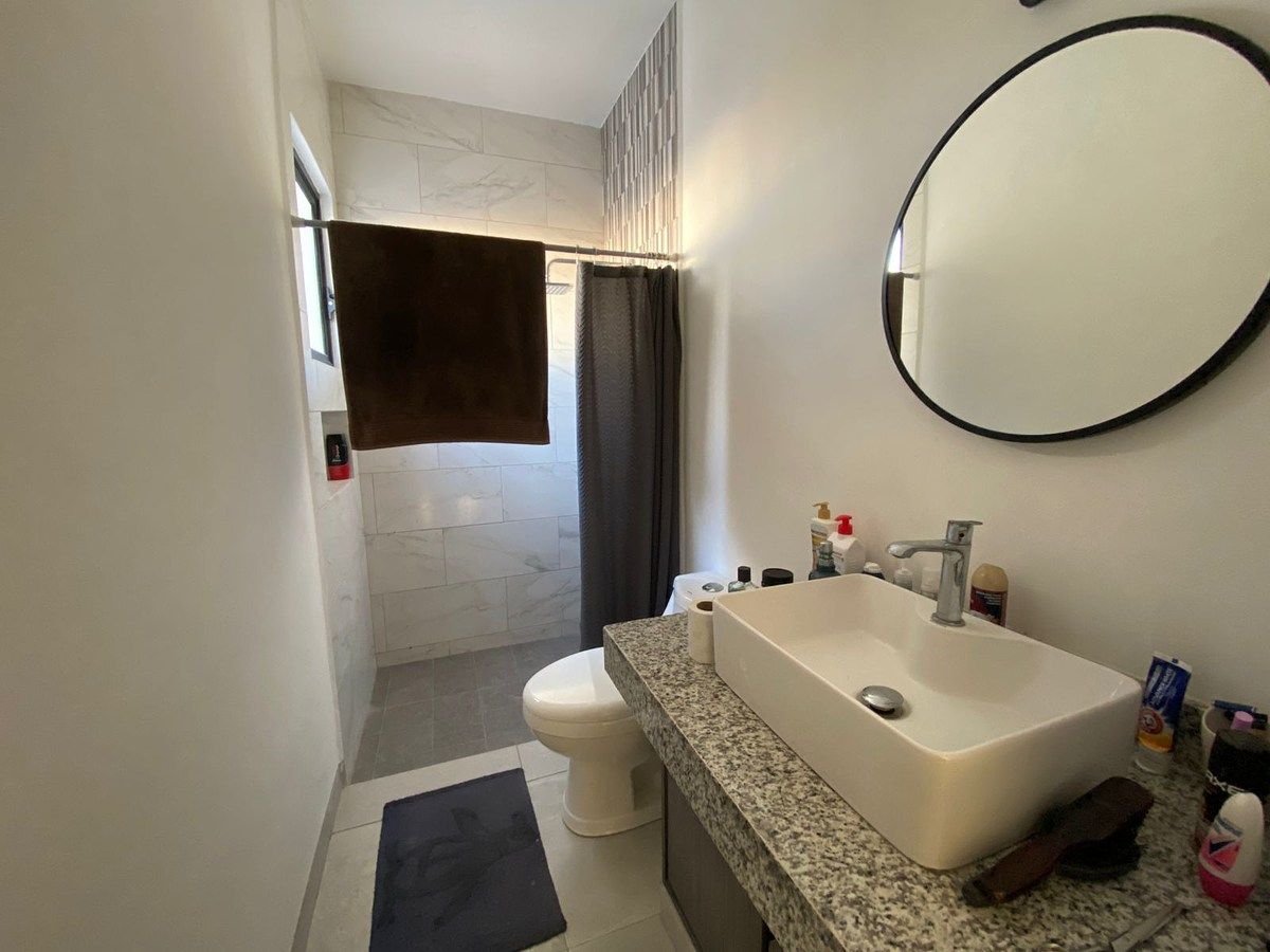 18 de 20: Baño completo recámara principal