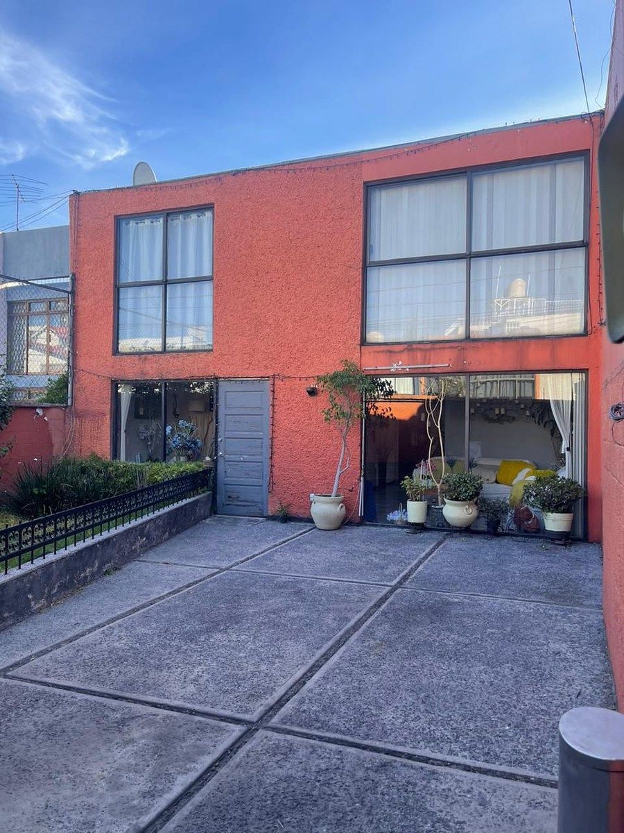 2 de 8: Fachada Interior