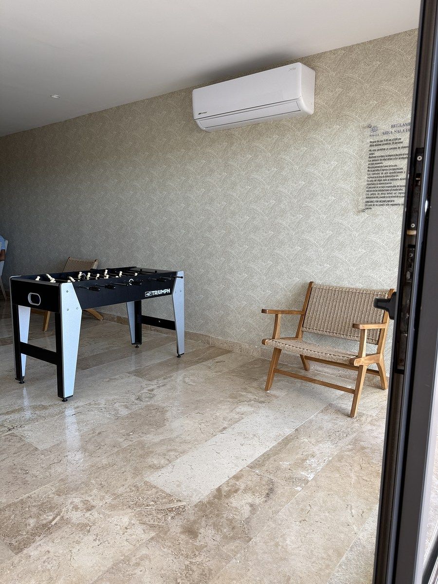 28 of 32: área de juegos