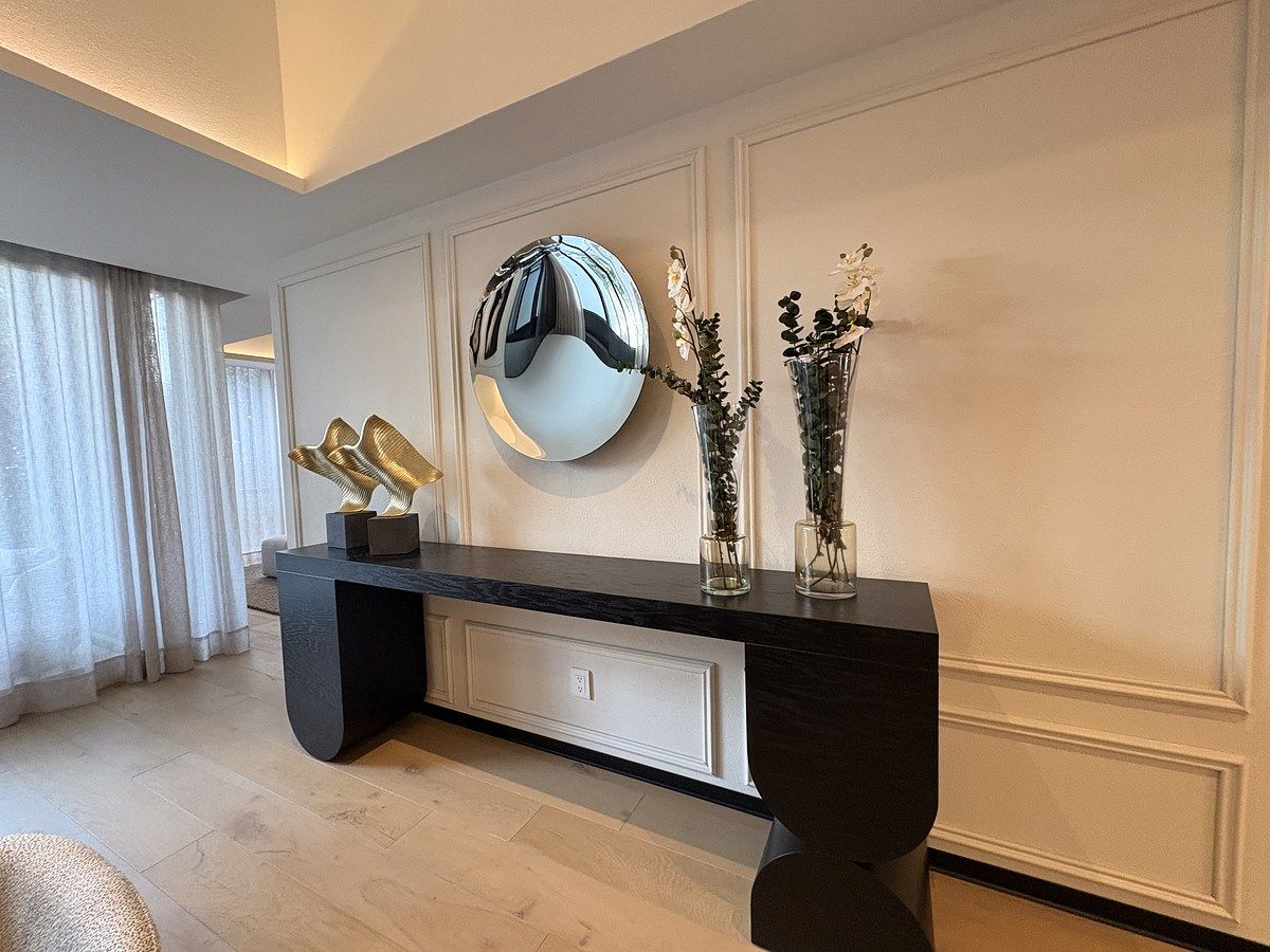 8 of 17: Sala iluminada