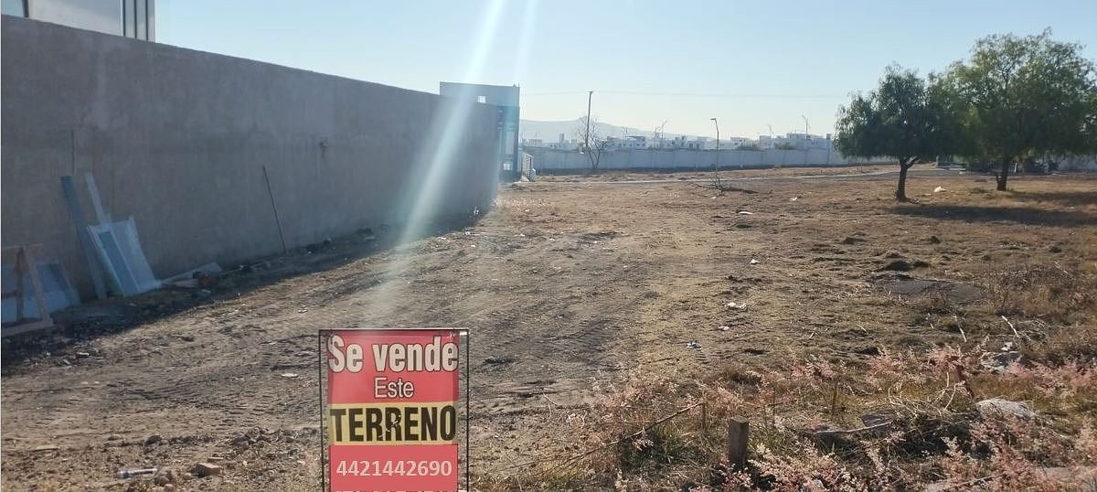 1 de 8: vista frontal del Terreno