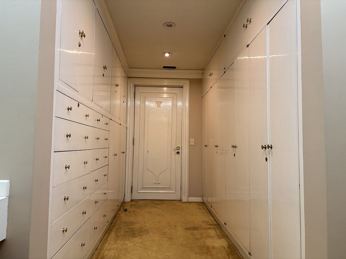 8 of 28: Closet de una de las recámaras