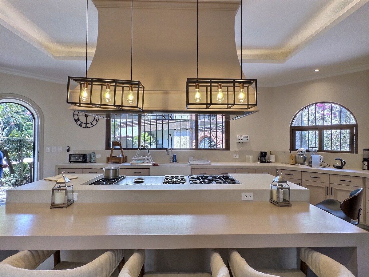 9 of 28: Cocina principal