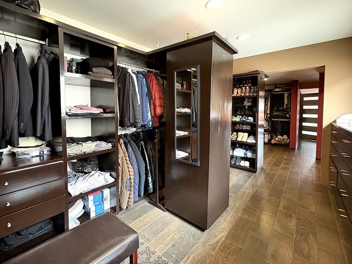 13 de 22: Vestidor amplio