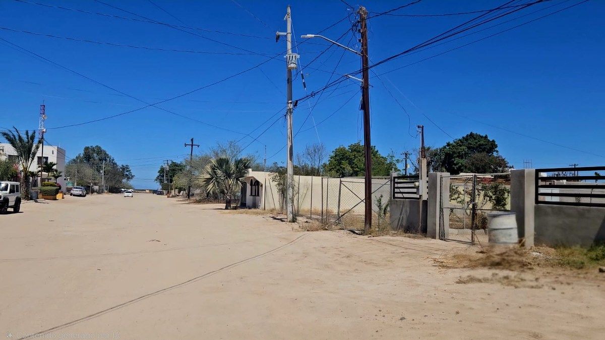 19 de 23: Entorno, a dos calles de la playa