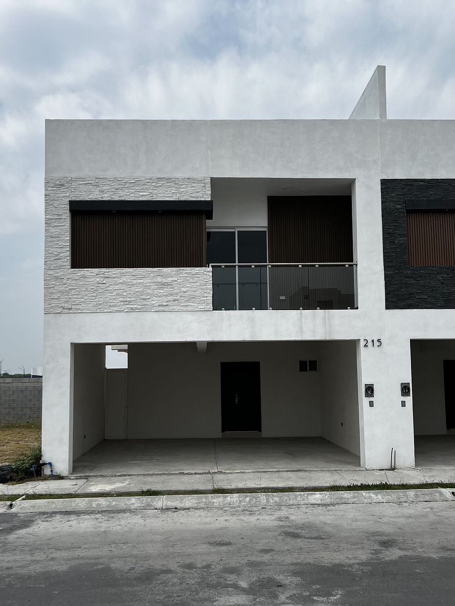 24 of 24: Fachada #215