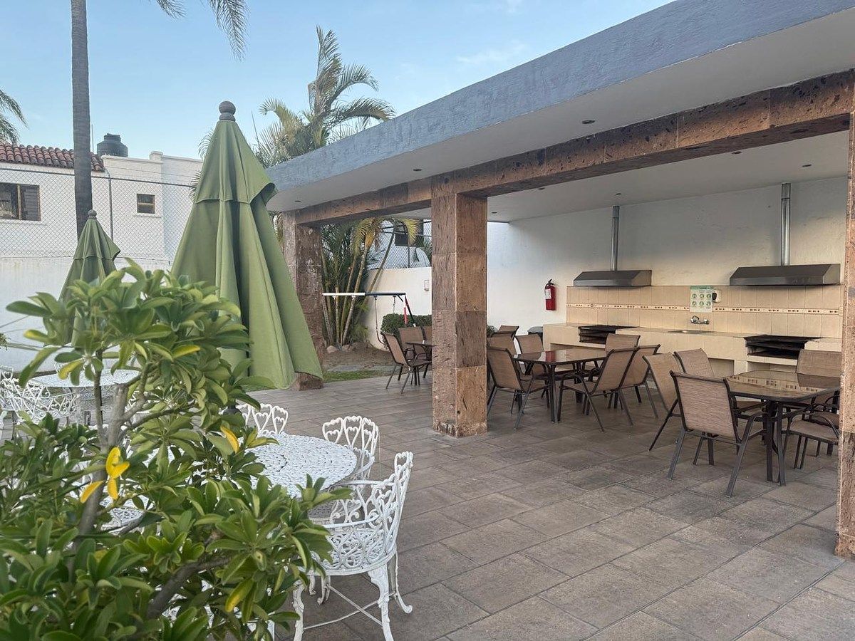 44 de 49: casa club