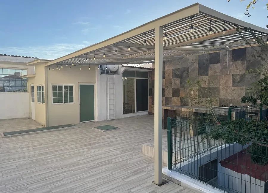 32 de 49: terraza planta alta