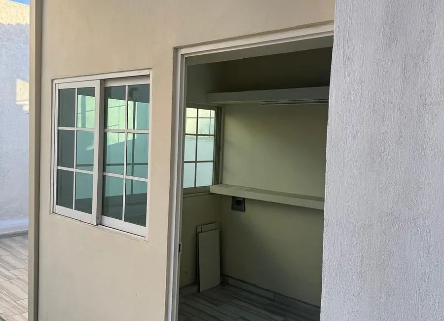 33 de 49: bodega planta alta