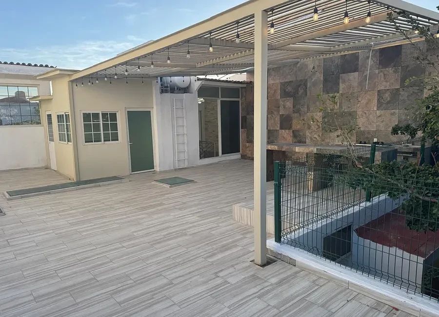 36 de 49: terraza planta alta