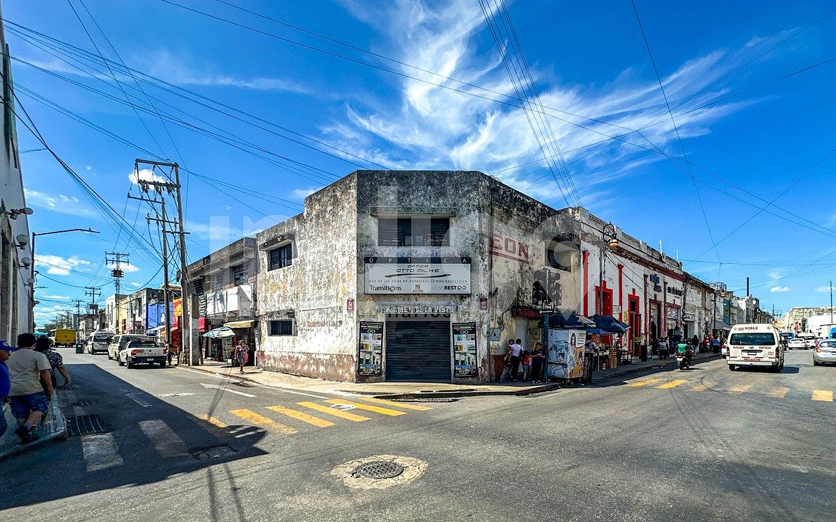 Edificio Comercial en Esquina del Centro, Frente al Mercado Lucas de Galvéz